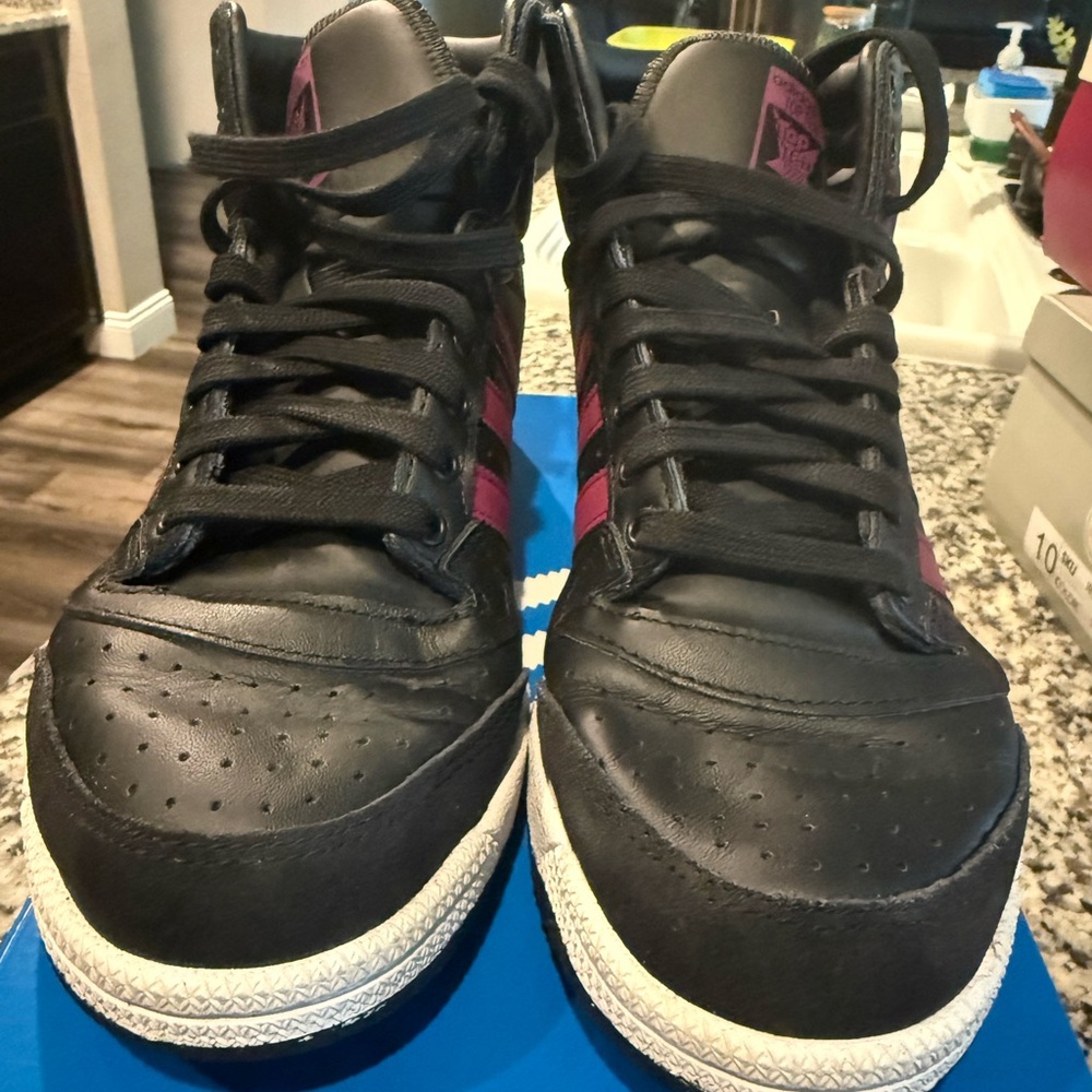 Adidas Women’s Black and Purple Sneakers
